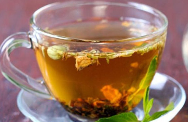 Trà hoa hòe là một cách đơn giản mà hiệu quả cao trong việc hỗ trợ điều trị mất ngủ