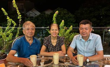 Bố mẹ của Tuấn tôi đó bà con