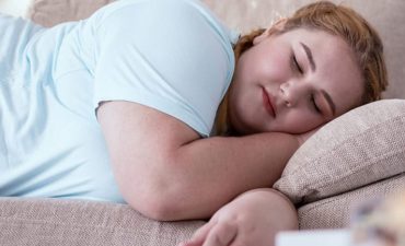 Mất ngủ làm tăng mức ghrelin, hormone kích thích cảm giác đói