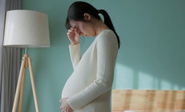 Mẹ bầu bị đau đầu 3 tháng cuối là tình trạng đau đầu xảy ra trong giai đoạn thai kỳ gần cuối