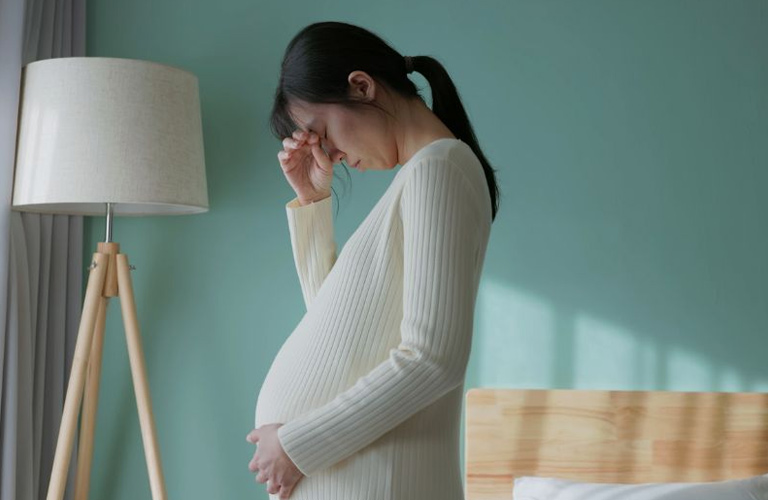 Mẹ bầu bị đau đầu 3 tháng cuối là tình trạng đau đầu xảy ra trong giai đoạn thai kỳ gần cuối