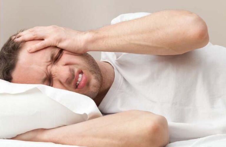 Nằm nhiều bị đau đầu có thể xuất hiện khi chúng ta nằm một chỗ quá lâu mà không vận động