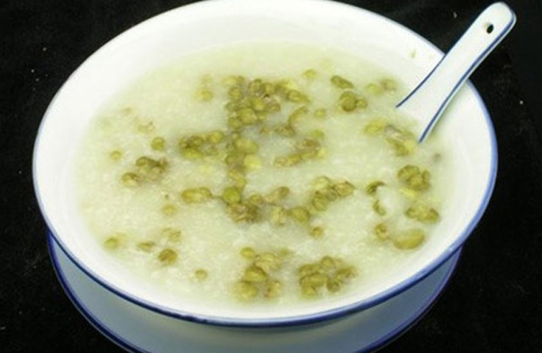 Cách này tôi thường chỉ cho bị đau đầu do nhiệt, do gan tích độc lâu ngày