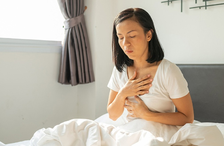 Trào ngược dạ dày thực quản (GERD) là tình trạng dịch dạ dày trào ngược lên thực quản, gây ra cảm giác cồn cào, khó chịu