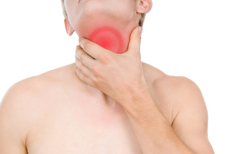 Trào ngược dạ dày gây viêm xoang là hiện tượng dịch vị axit từ dạ dày bị đẩy ngược lên thực quản