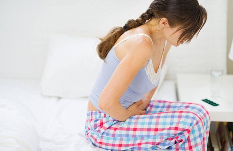 Bà con ăn uống không điều độ, ít rau xanh, uống ít nước sẽ bị táo bón kéo dài