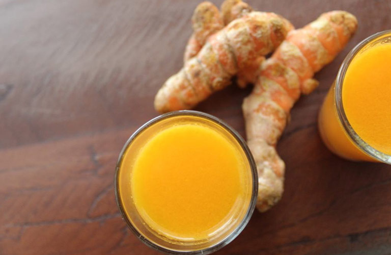 Nghệ tươi giúp cung cấp nhiều dưỡng chất, đặc biệt là curcumin, giúp giảm viêm và chống oxy hóa