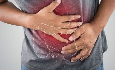 Viêm đại tràng đầy hơi là tình trạng viêm nhiễm ở đại tràng, dẫn đến các triệu chứng như đau bụng, khó tiêu
